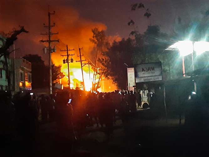 পেকুয়ায় গ্যাস সিলিন্ডারের দোকানের আগুন : আহত ৭