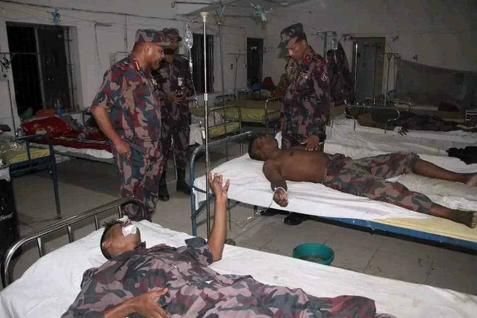 নাইক্ষংছড়িতে গরু চোরাকারবারিদের হামলায় ৪ বিজিবি সদস্য আহত : ১ চোরাকারবারি গুলিবিদ্ধ