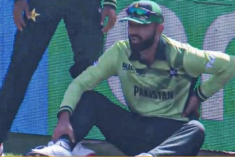 চ্যাম্পিয়ন্স ট্রফির শুরুতে চোট পেয়ে ছিটকে গেলেন পাকিস্তানের তারকা ব্যাটার