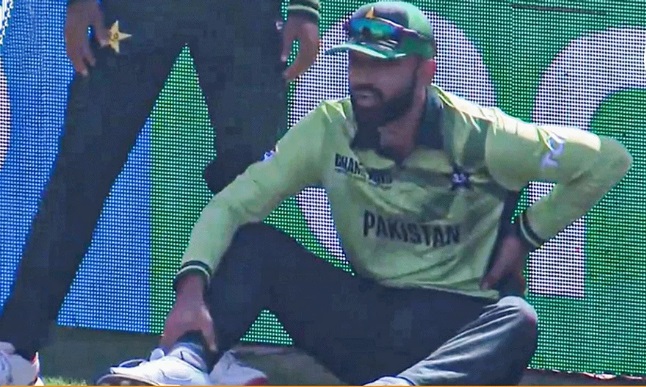 চ্যাম্পিয়ন্স ট্রফির শুরুতে চোট পেয়ে ছিটকে গেলেন পাকিস্তানের তারকা ব্যাটার