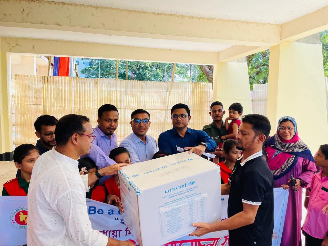 মহেশখালীতে ওয়াশ হাইজিন কীট বক্স বিতরণ