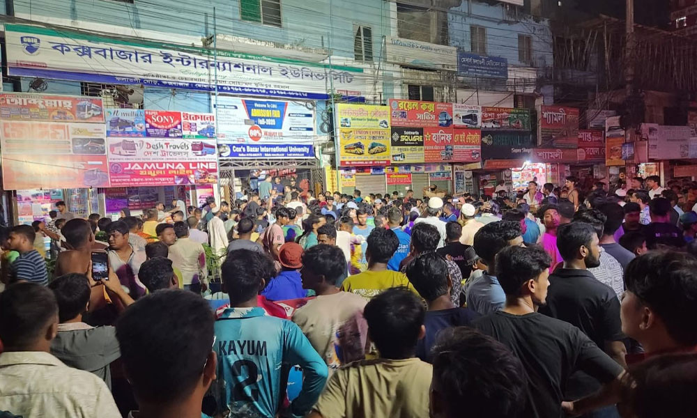 কক্সবাজার শহরের কলাতলী মোড়ে বেসরকারি বিশ্ববিদ্যালয়ে আগুন