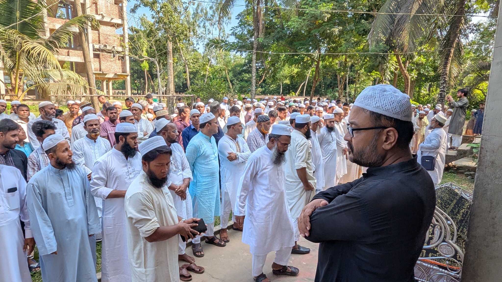 সাংবাদিক সরওয়ার আজম মানিকের মায়ের জানাজা সম্পন্ন