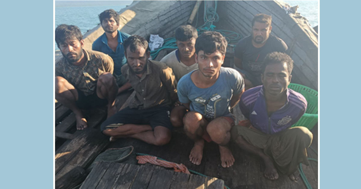 ট্রলারসহ আরও ৭ জেলেকে ধরে নিয়ে গেছে আরাকান আর্মি