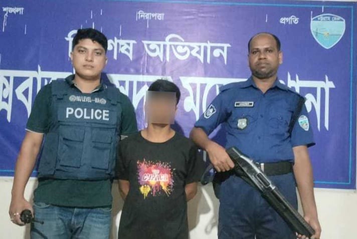 কক্সবাজারে যুবক হত্যাকারী পুলিশের খাঁচায়