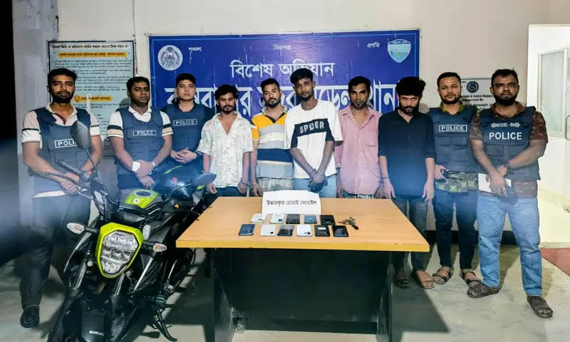 কক্সবাজার শহরে আটক ৫ ছিনতাইকারী আটক : ১০টি মোবাইল ও মোটরবাইক জব্দ