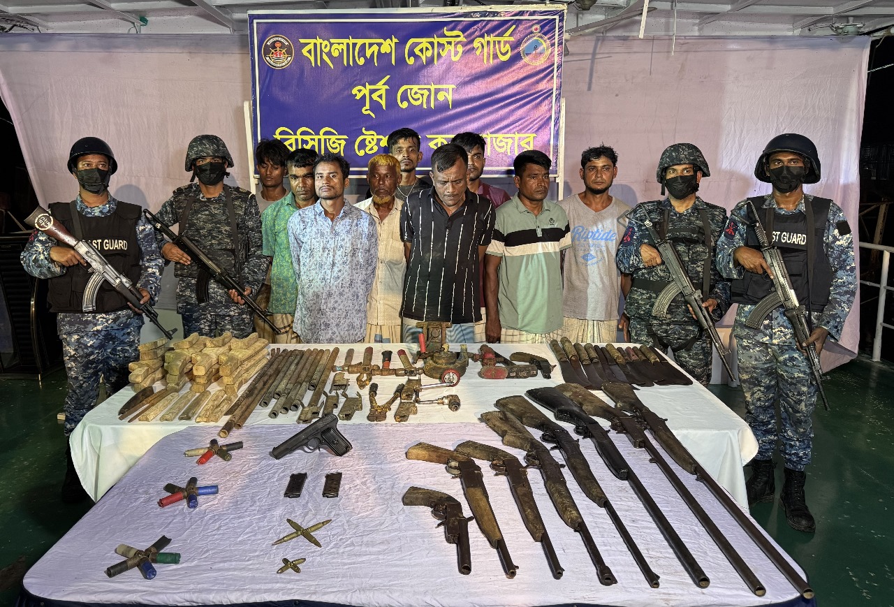 মহেশখালীতে যৌথ অভিযানে অস্ত্র, গোলাবারুদসহ ৯ জন আটক