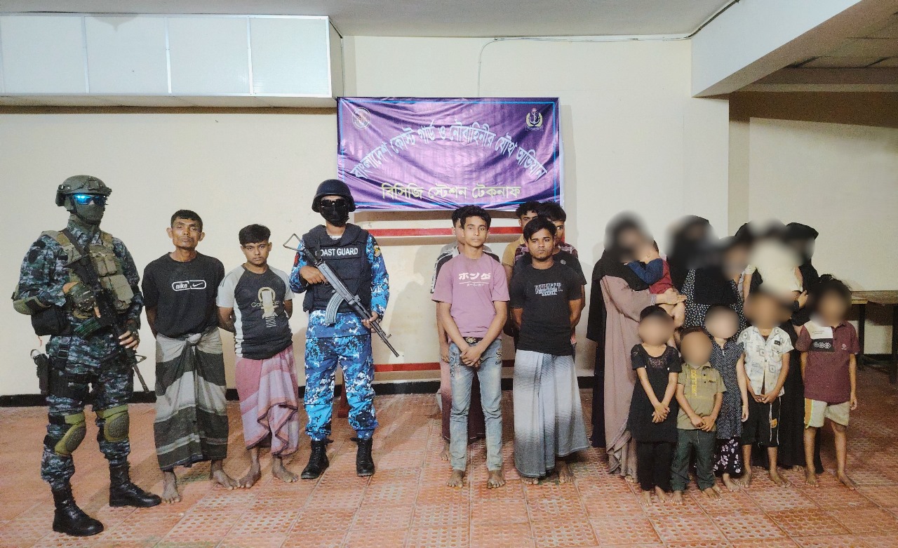 টেকনাফের গহিন পাহাড়ে বন্দি থাকা নারী ও শিশুসহ ২৫ জনকে উদ্ধার : ২ মানবপাচারকারী আটক