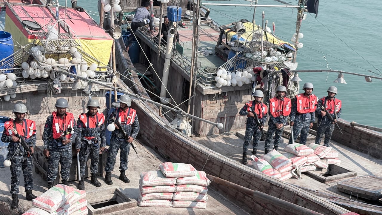সাগর পথে মায়ানমারে সিমেন্ট পাচার থামানো যাচ্ছে না