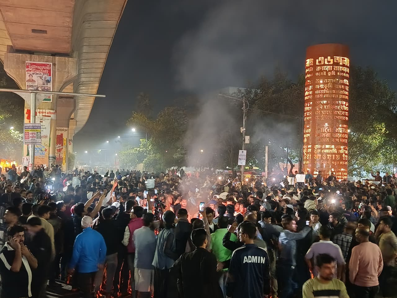 রাজধানীতে ব্যাপক বিক্ষোভ : প্রথম আলো ও ডেইলি স্টার কার্যালয়ে ভাঙচুর-অগ্নিসংযোগ