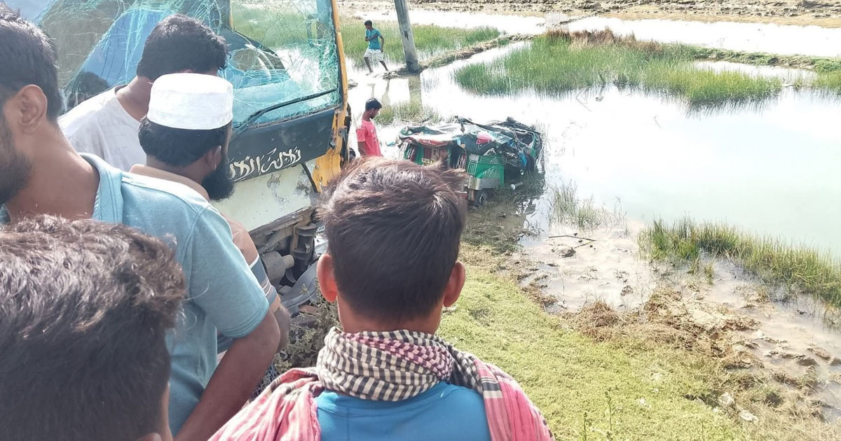 টেকনাফে ট্রাক-অটোরিকশার মুখোমুখি সংঘর্ষে চালকসহ নিহত ২