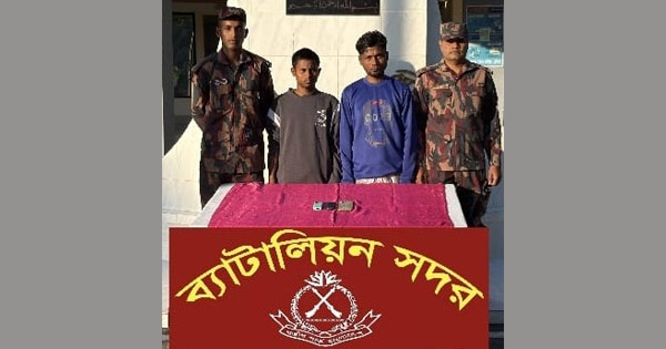 টেকনাফে সাগর পথে পাচারকালে ৭ জিম্মি উদ্ধার : ২ দালাল আটক