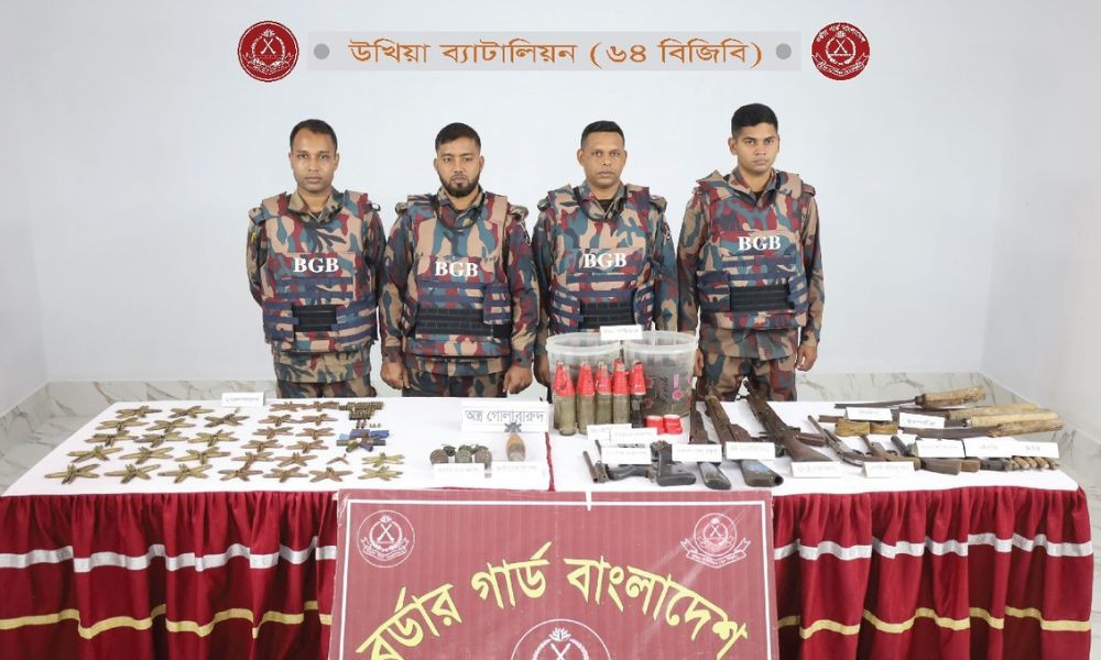 টেকনাফের গহীন পাহাড় থেকে বিপুল অস্ত্র ও গোলাবারুদ উদ্ধার