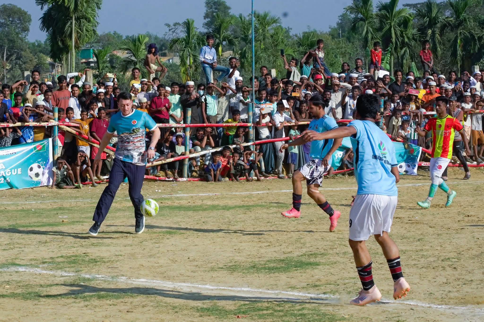 কক্সবাজারে মেসুত ওজিল